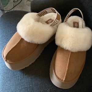 UGG Funkette Fuzzy Platform Slipper 9